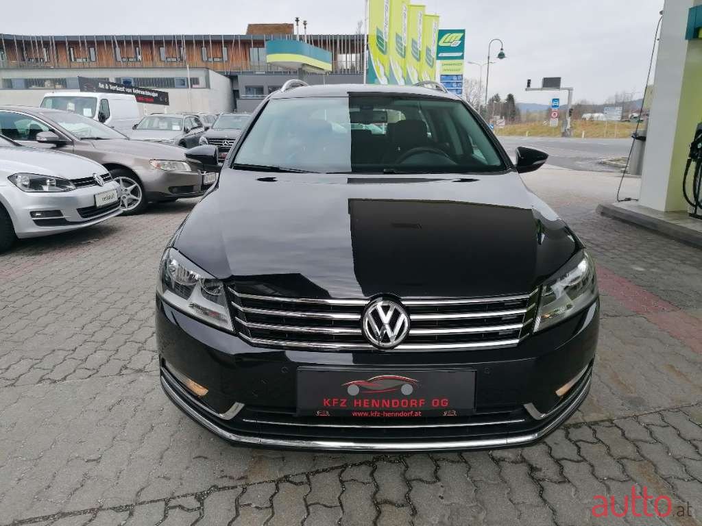 2011' Volkswagen Passat photo #2