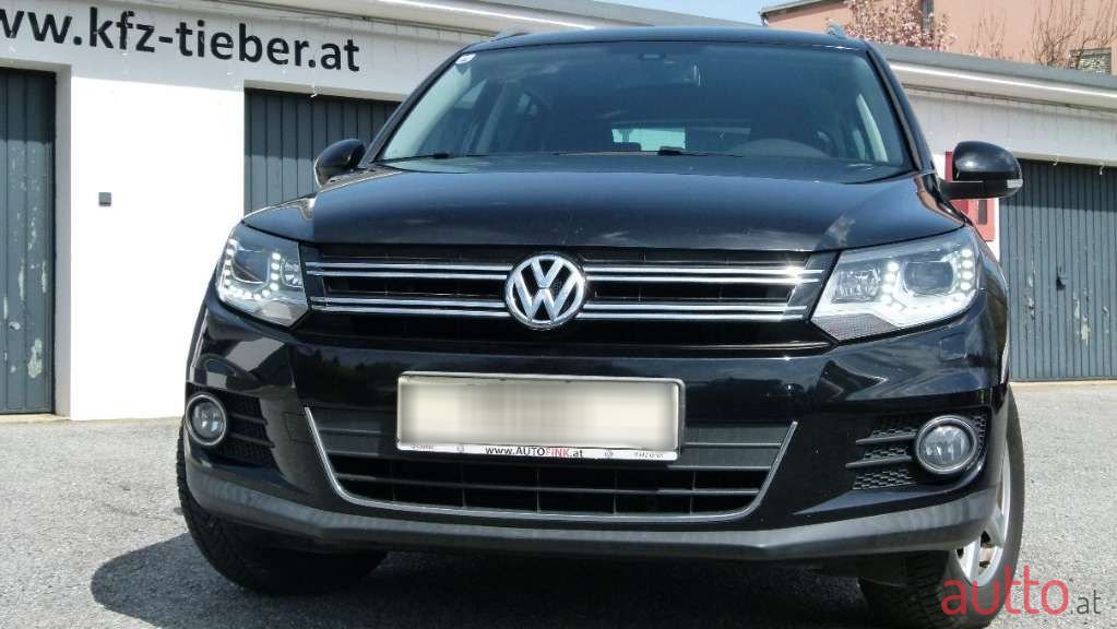 2011' Volkswagen Tiguan photo #5