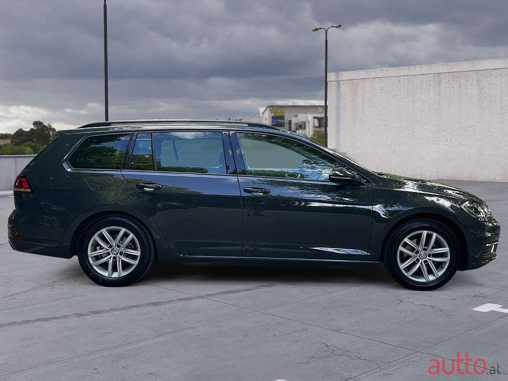 2019' Volkswagen Golf photo #6