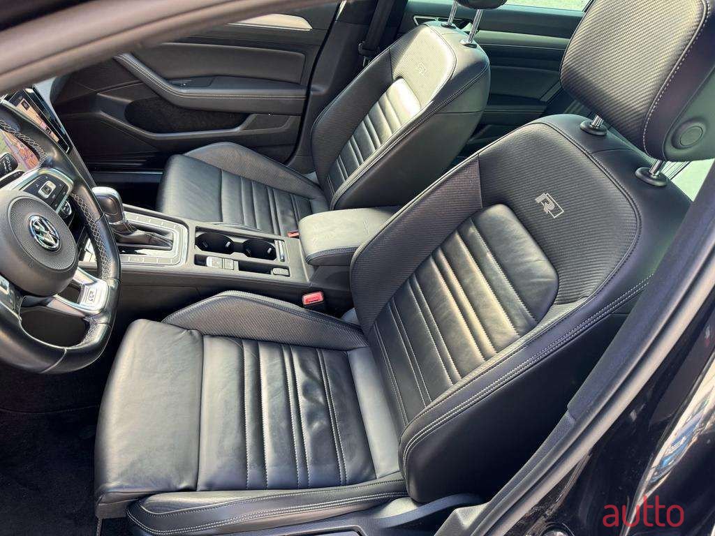 2019' Volkswagen Passat photo #3