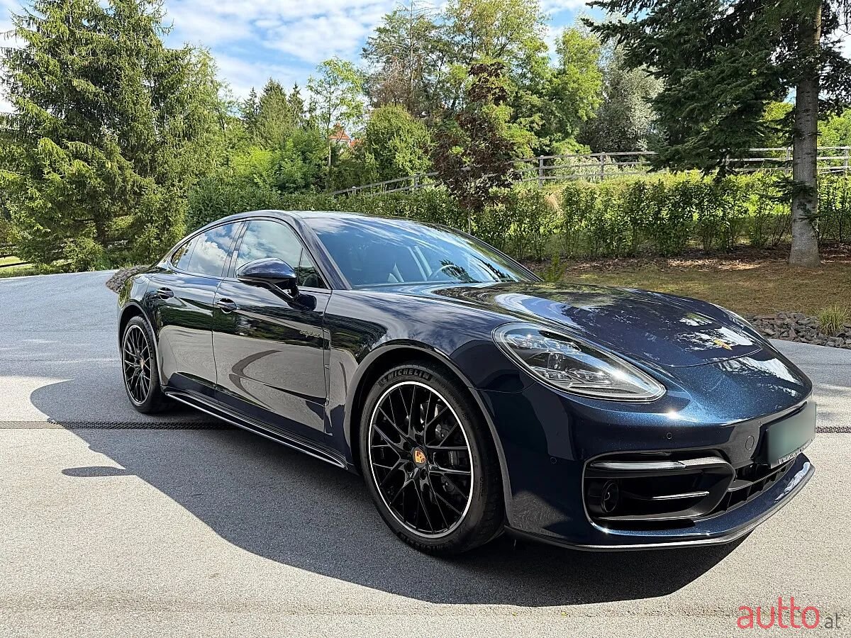 2022' Porsche Panamera photo #1