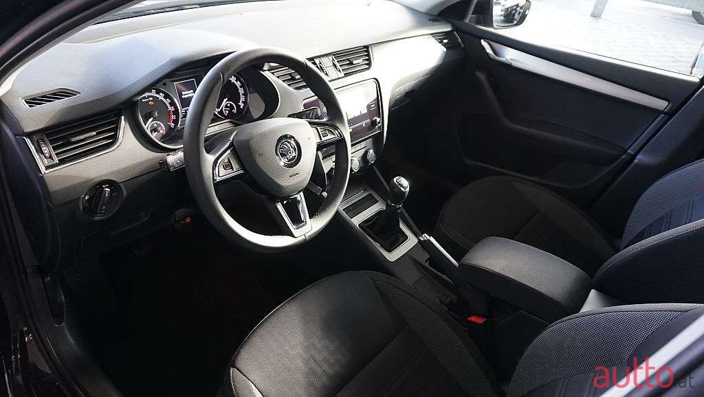 2020' Skoda Octavia photo #5