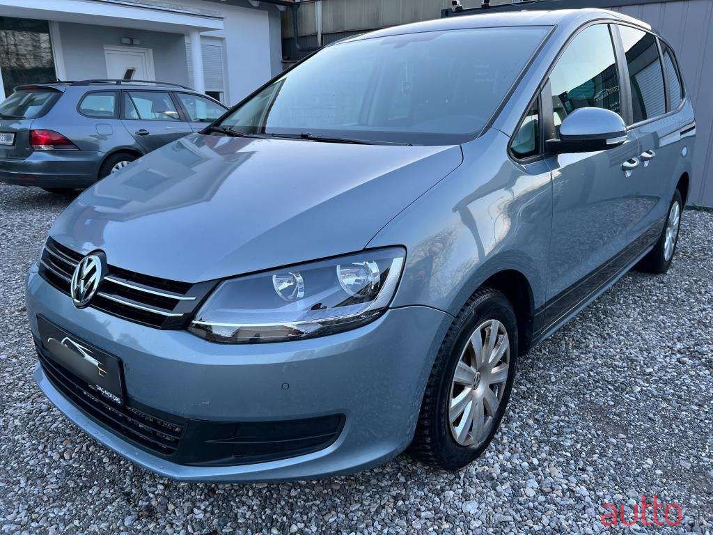 2011' Volkswagen Sharan photo #2