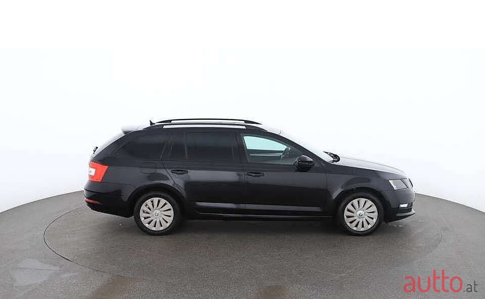 2019' Skoda Octavia photo #2