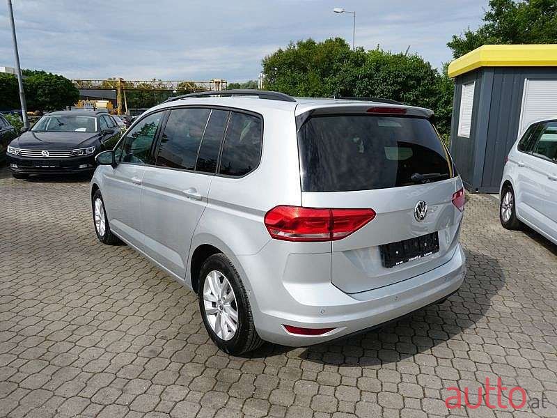 2016' Volkswagen Touran photo #4