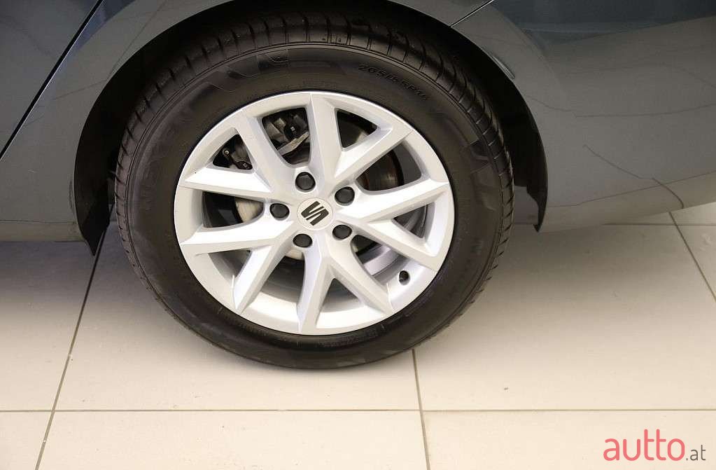 2022' SEAT Leon photo #4