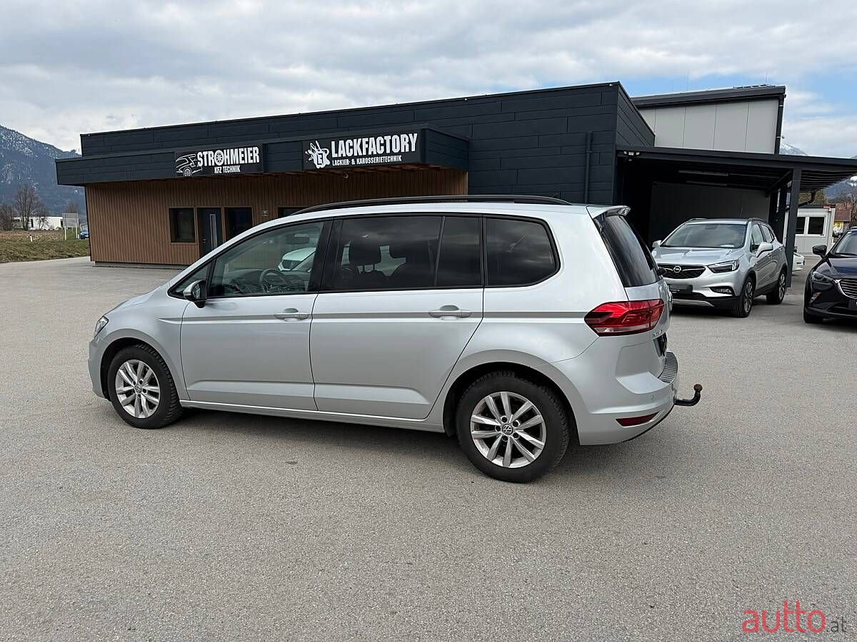 2019' Volkswagen Touran photo #5