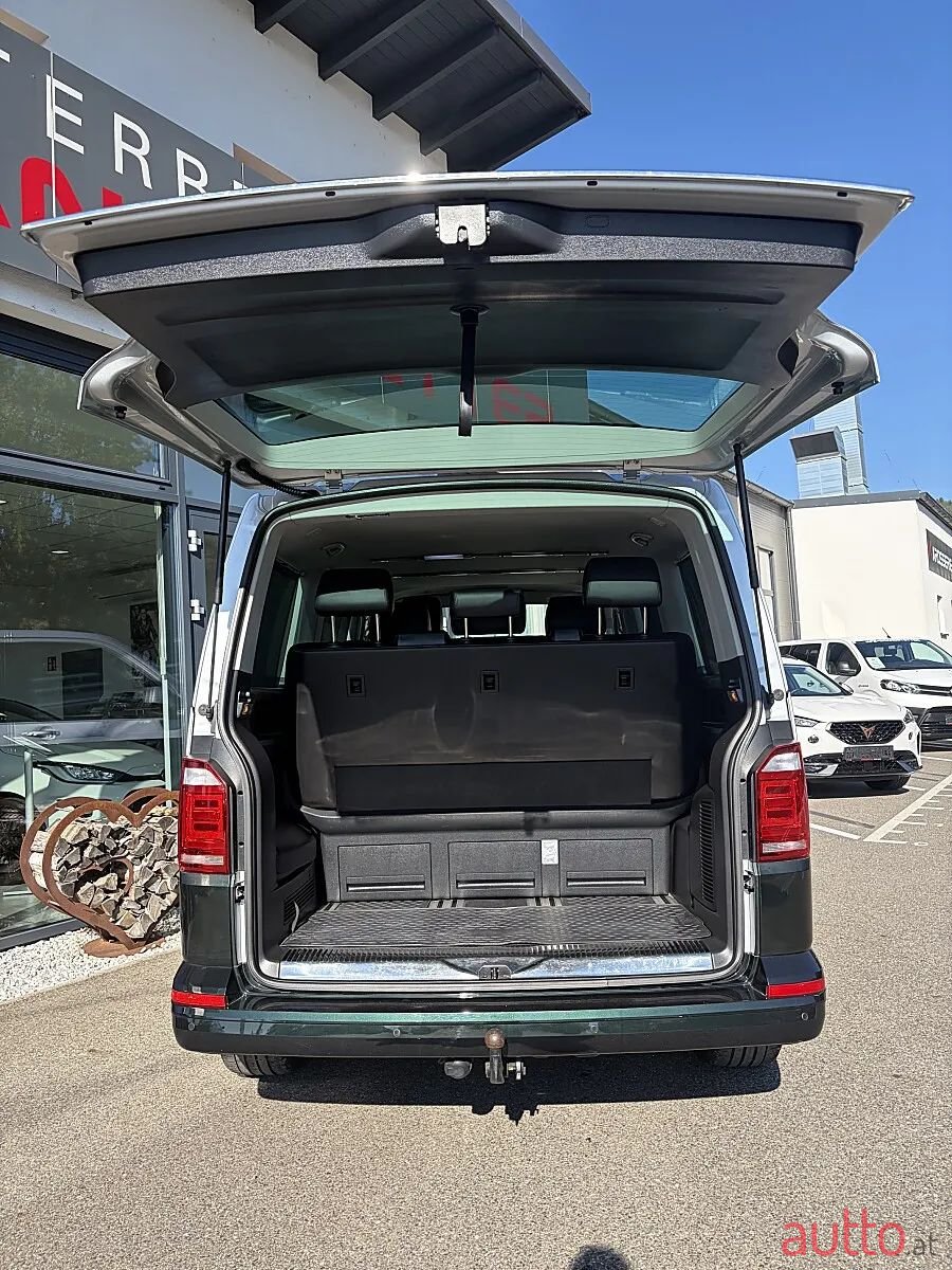 2018' Volkswagen Multivan photo #6