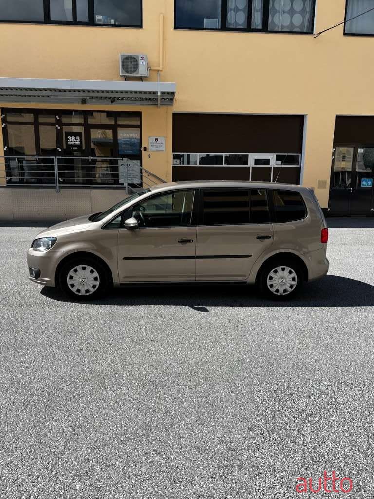 2012' Volkswagen Touran photo #6