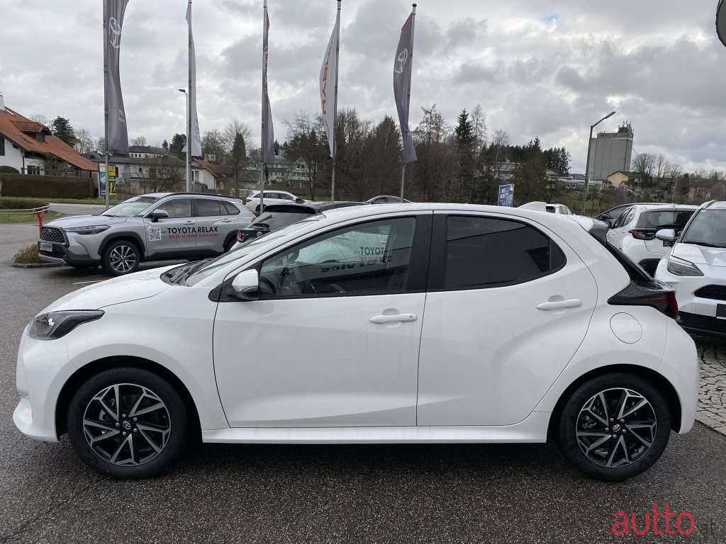 2023' Toyota Yaris photo #3
