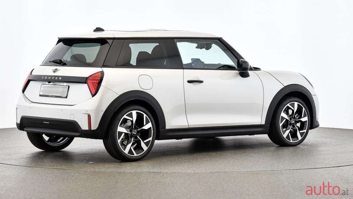 2024' MINI Cooper photo #2