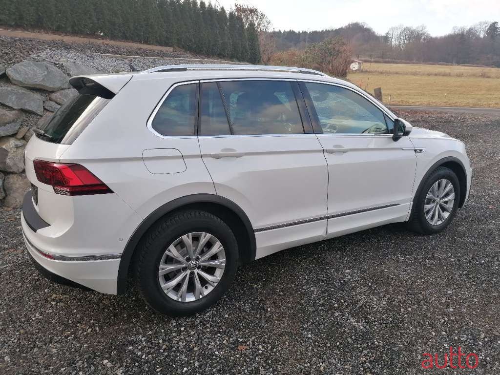 2019' Volkswagen Tiguan photo #4