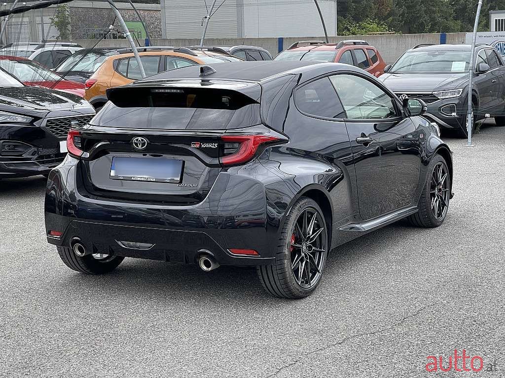 2022' Toyota Yaris photo #3