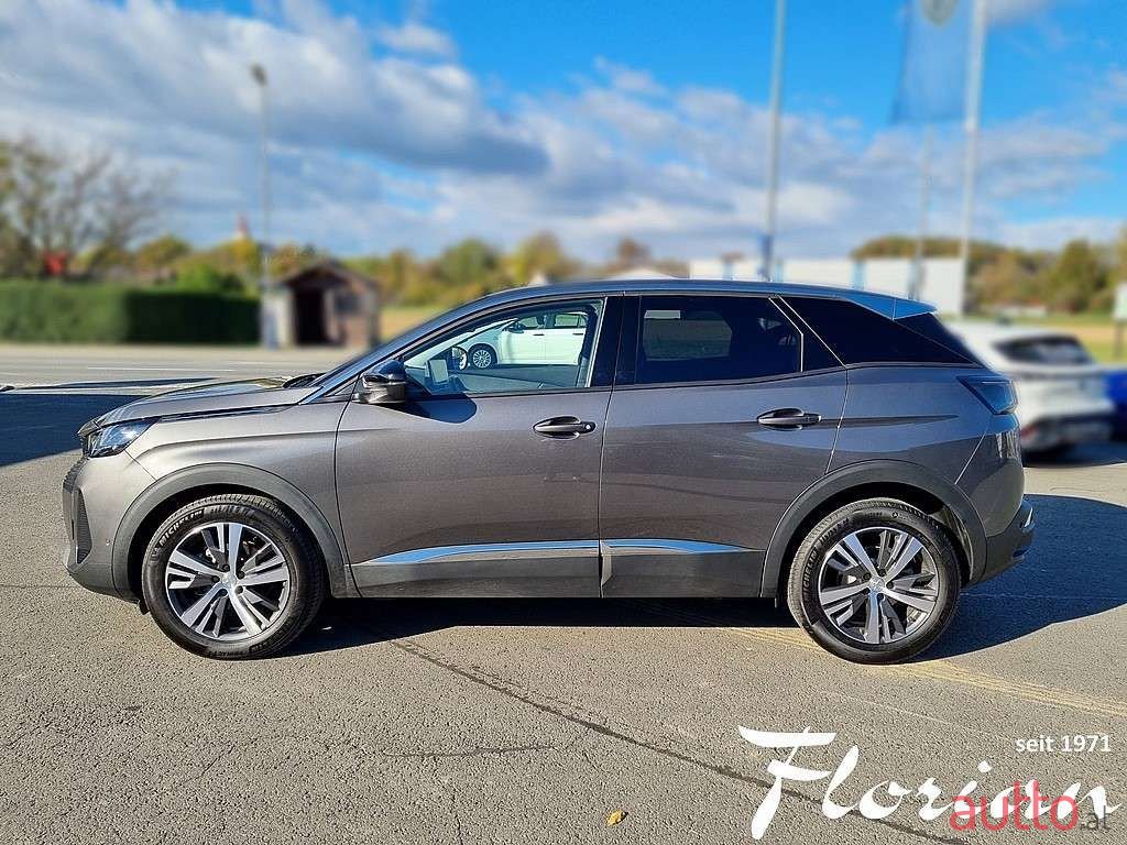 2022' Peugeot 3008 photo #1