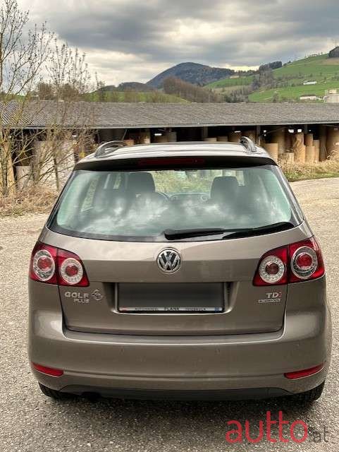 2011' Volkswagen Golf photo #5