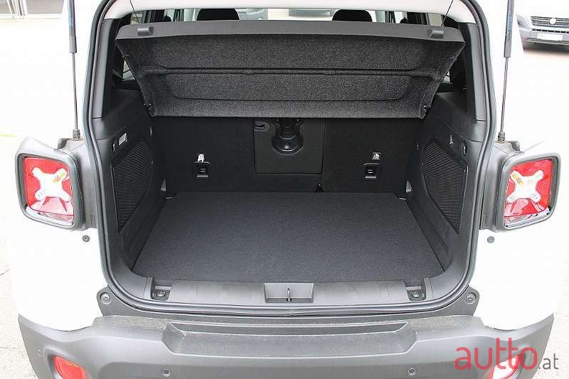 2021' Jeep Renegade photo #6