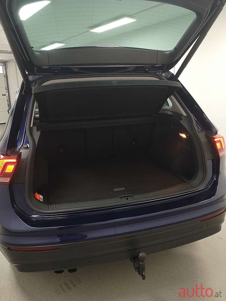 2017' Volkswagen Tiguan photo #4