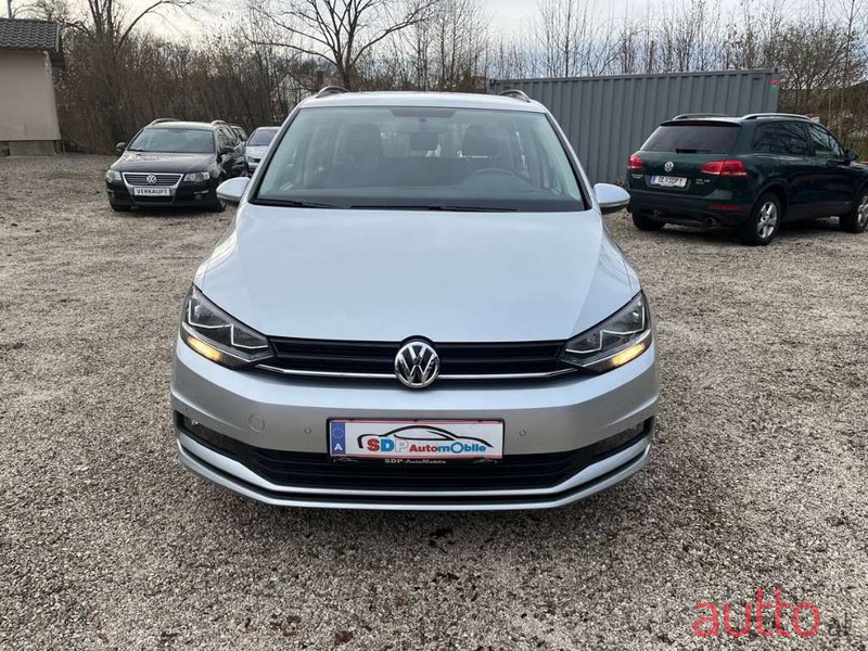 2018' Volkswagen Touran photo #2
