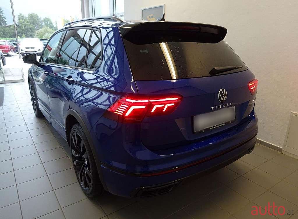 2023' Volkswagen Tiguan photo #3