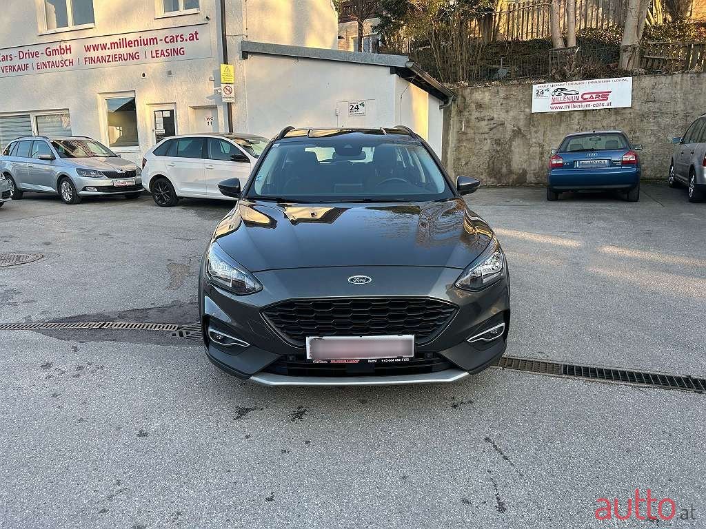 2020' Ford Focus photo #3