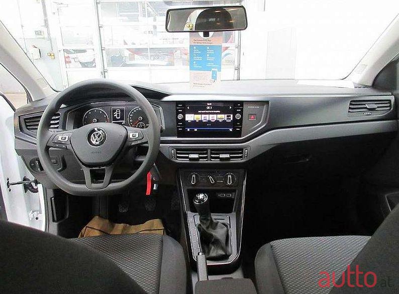 2019' Volkswagen Polo photo #1