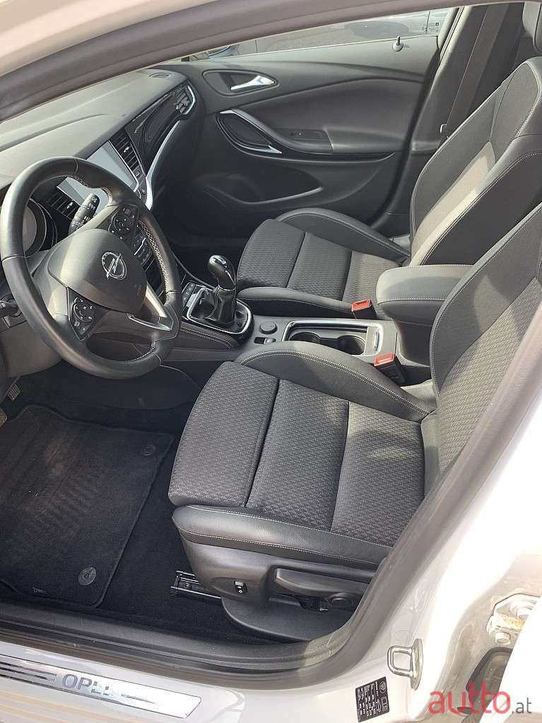 2017' Opel Astra photo #4