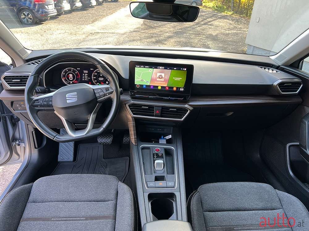 2021' SEAT Leon photo #6