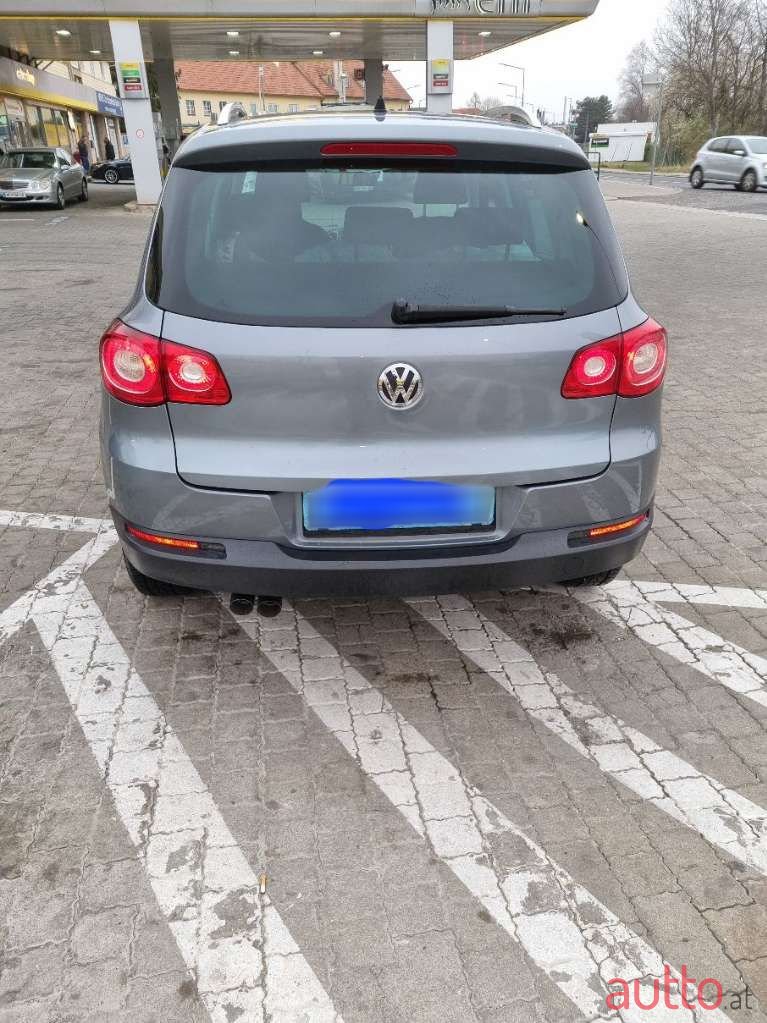 2009' Volkswagen Tiguan photo #3