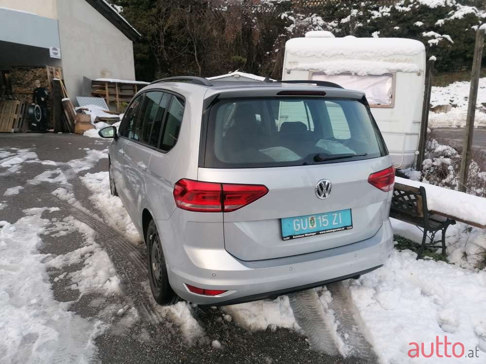 2018' Volkswagen Touran photo #2