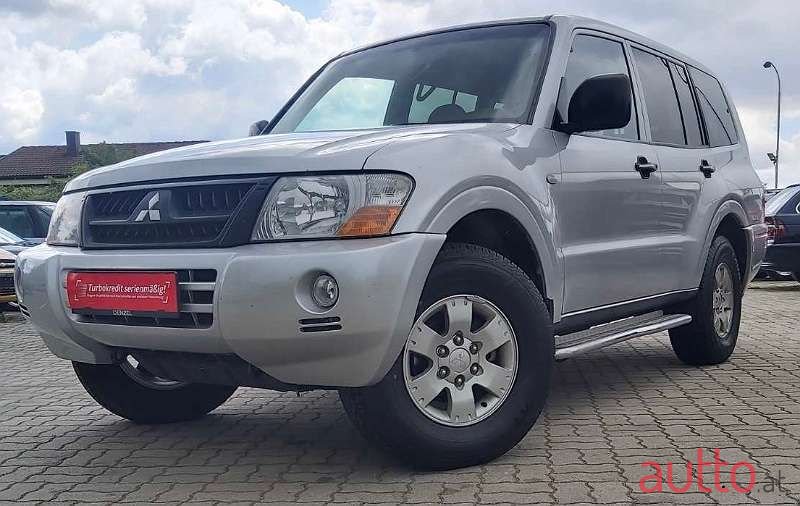 2003' Mitsubishi Pajero photo #1