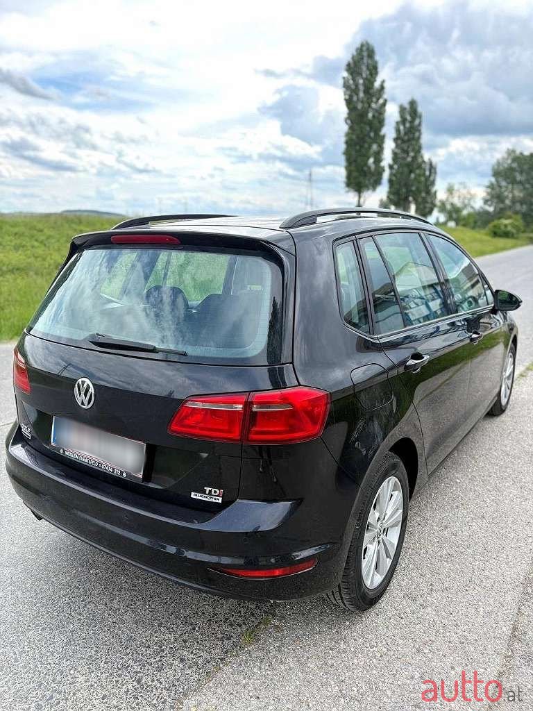 2016' Volkswagen Golf photo #3