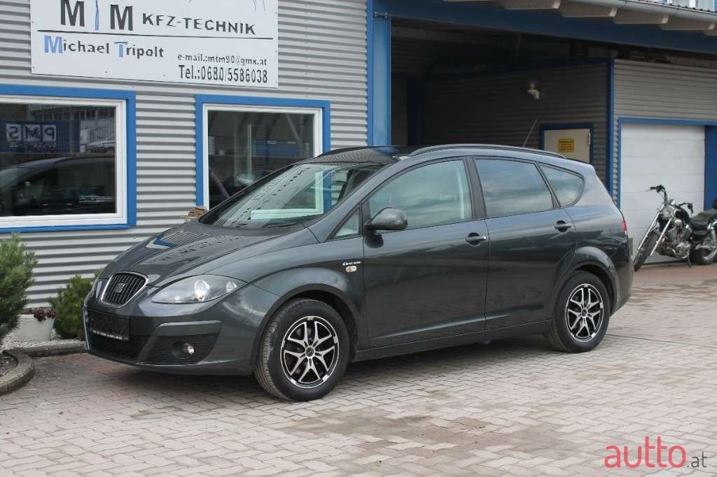 2010' SEAT Altea XL photo #2