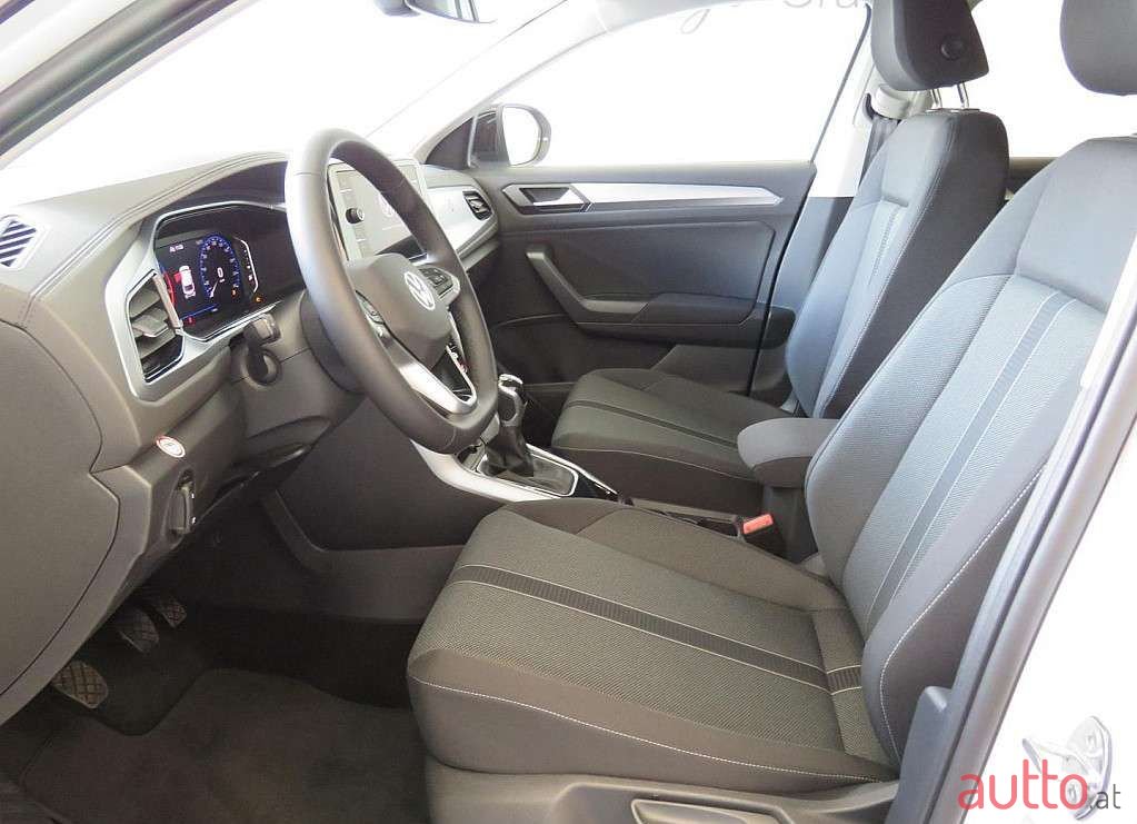 2023' Volkswagen T-Roc photo #5