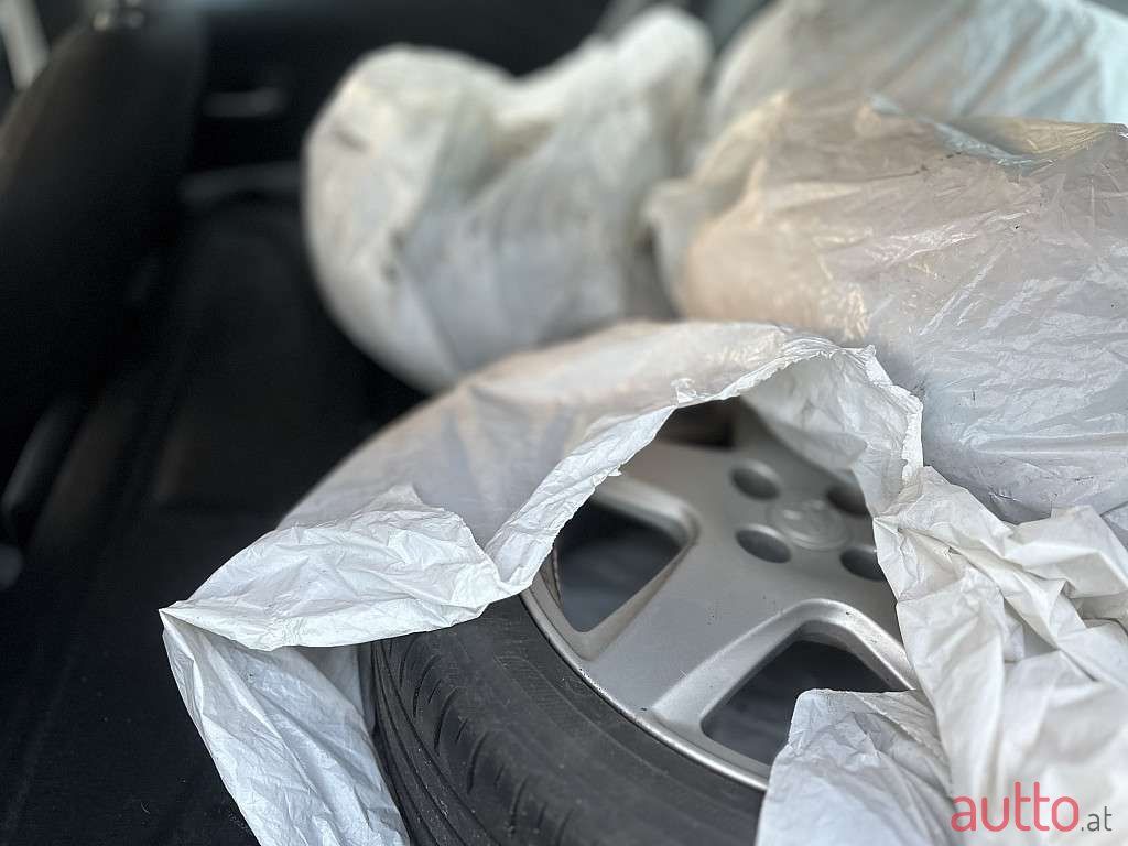 2008' Toyota Yaris photo #6