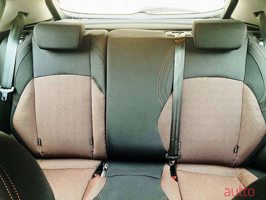 2014' Alfa Romeo Giulietta photo #6