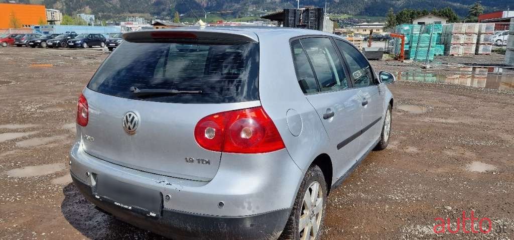 2005' Volkswagen Golf photo #4