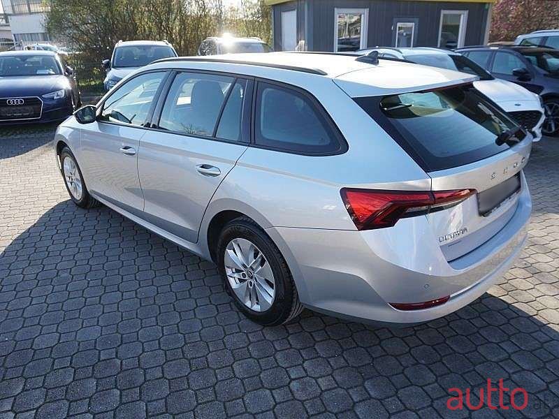 2020' Skoda Octavia photo #4