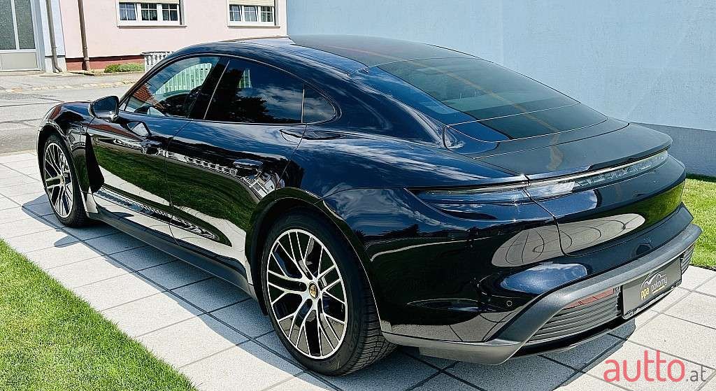2021' Porsche Taycan photo #4