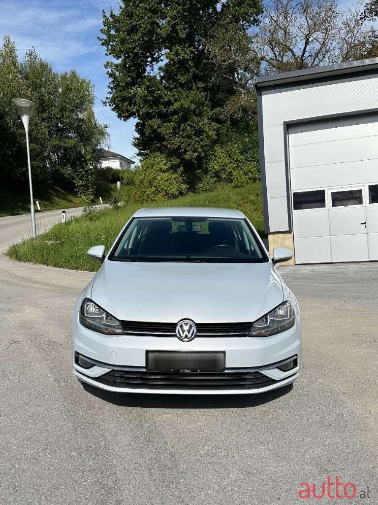 2018' Volkswagen Golf photo #2