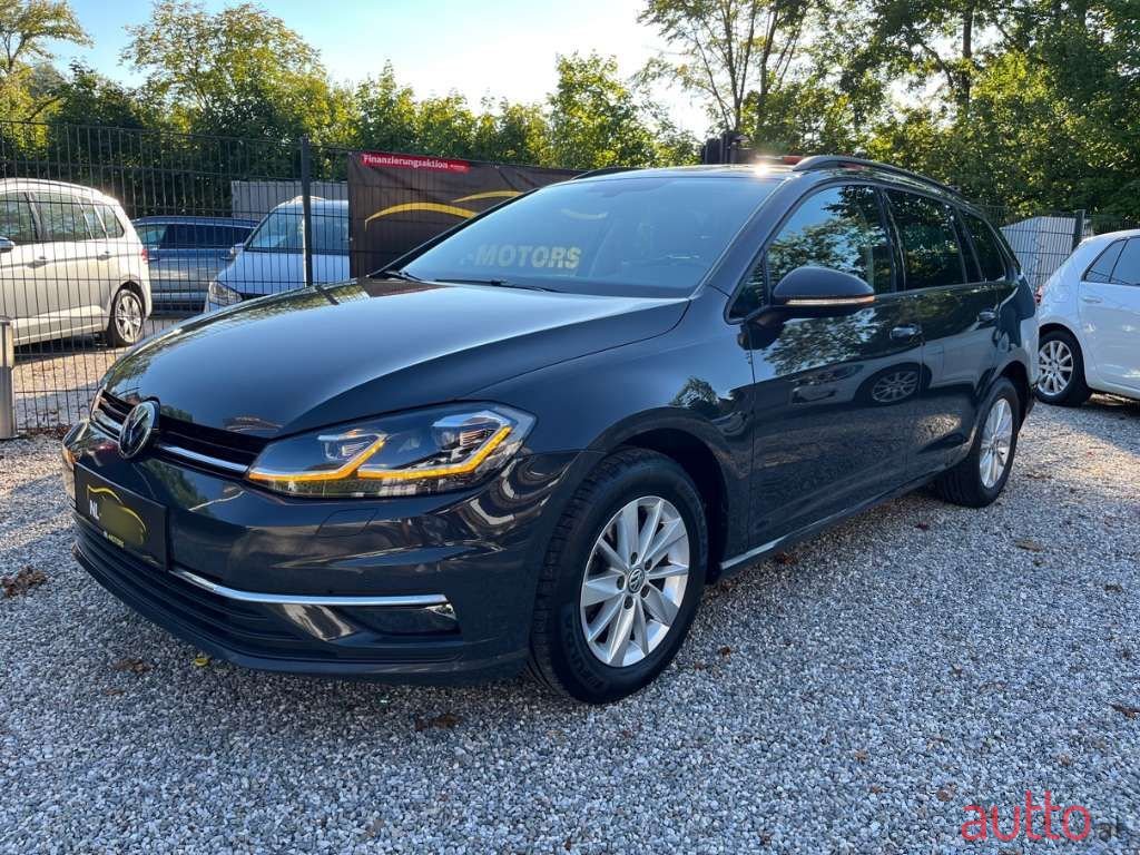 2018' Volkswagen Golf photo #1