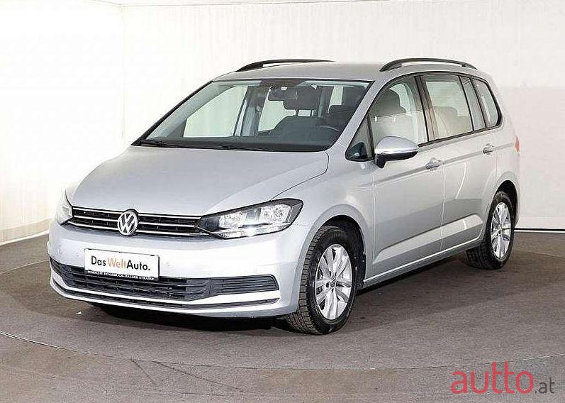 2019' Volkswagen Touran photo #1