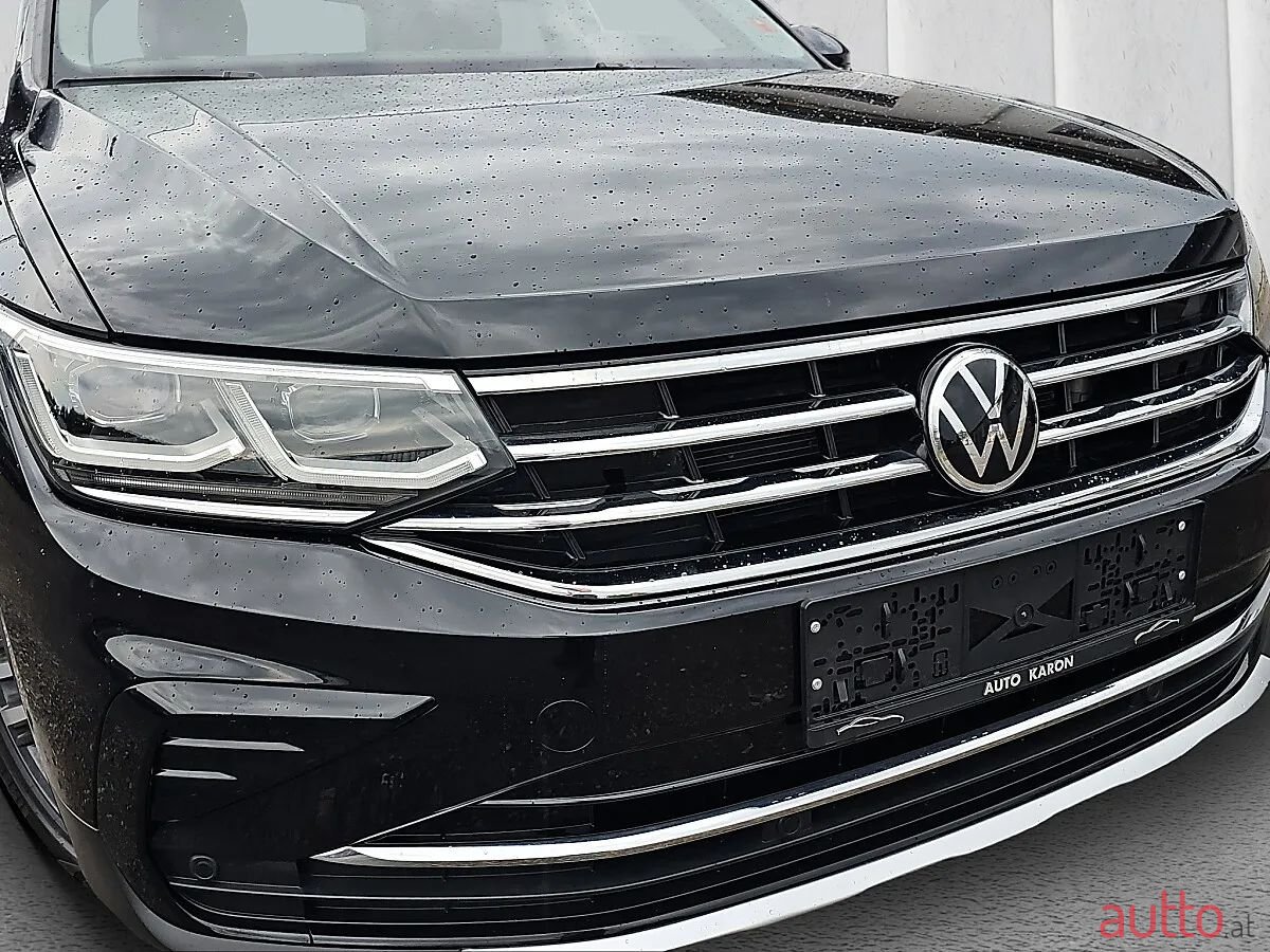 2020' Volkswagen Tiguan photo #3