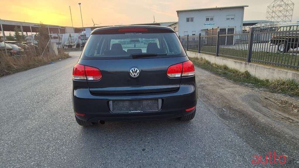 2009' Volkswagen Golf photo #4