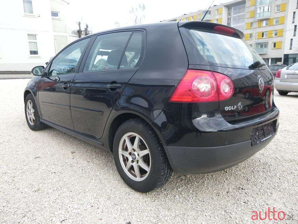 2008' Volkswagen Golf photo #3