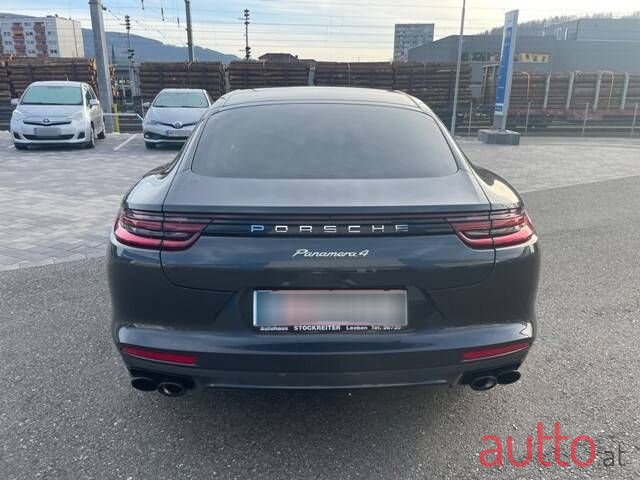 2020' Porsche Panamera photo #4