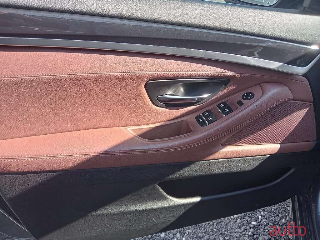 2012' BMW 5Er-Reihe photo #4