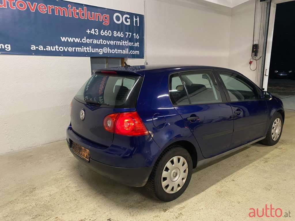 2004' Volkswagen Golf photo #5