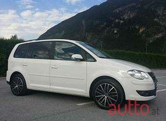 2007' Volkswagen Touran photo #1