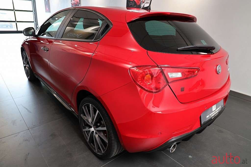 2018' Alfa Romeo Giulietta photo #1