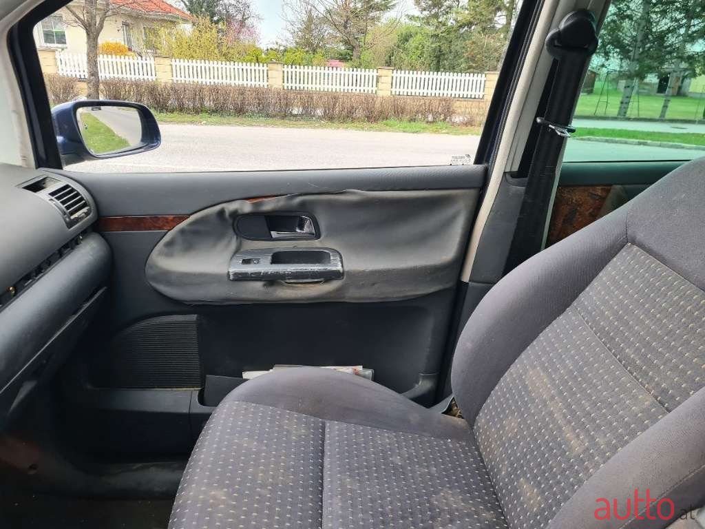 2004' SEAT Alhambra photo #6